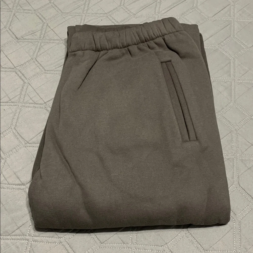 Charcoal sweatpants and matching crop top SET - Picture 4 of 7